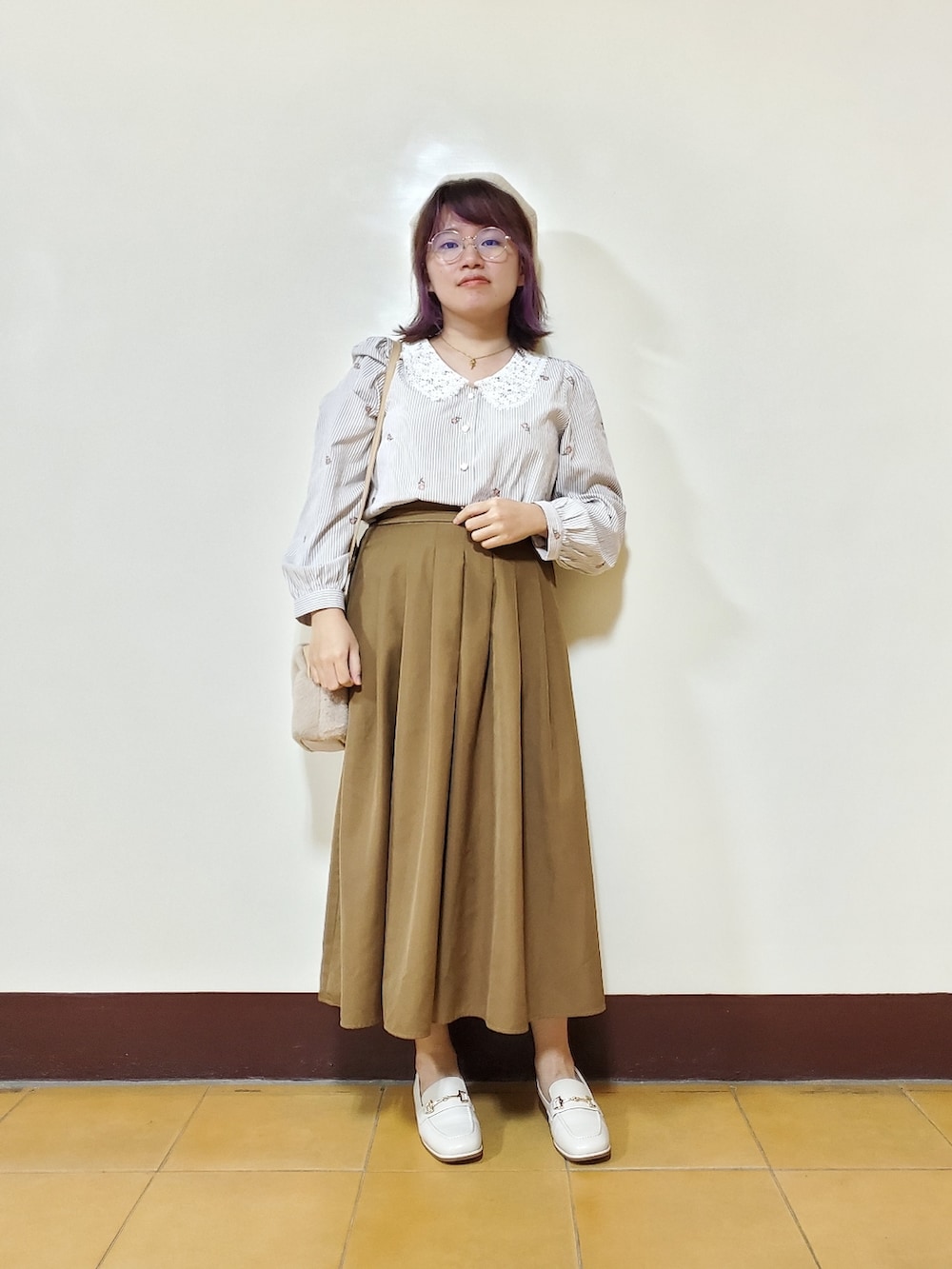 「冬コーデ、大人カジュアル、大人女子、低身長、刺繍、刺繍シャツ」｜「Lady Closetのアイテム（シャツ/ブラウス、ベージュ系）」を使った、呱呱🍯さん（レディース・152cm）の秋コーディネートの4枚目の写真