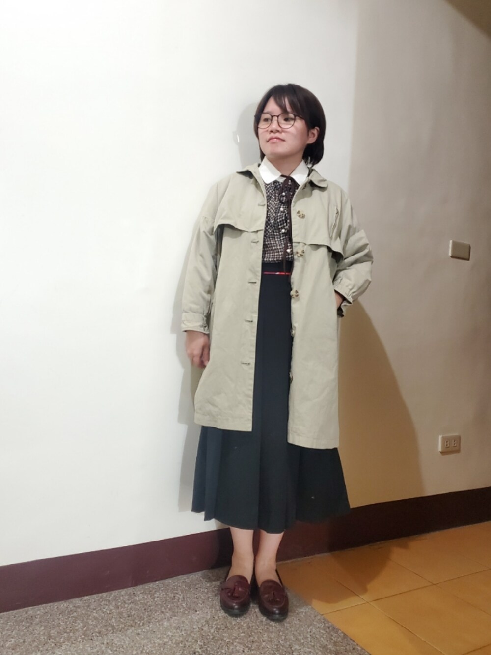 「重ね着ベストシーズン、ootd、復古、vintage、大人カジュアル、大人コーデ、大人女子、低身長、低身長女子、英国トラッド」｜「Koreaのアイテム（シャツ/ブラウス、ブラウン系）」を使った、呱呱🍯さん（レディース・152cm）の冬コーディネートの2枚目の写真