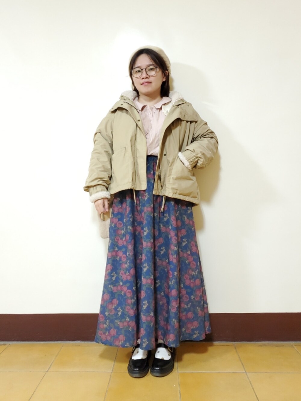 「新星WEARISTAにエントリー、ootd、休閒、復古、大人カジュアル、大人かわいい、低身長、低身長女子、花柄スカート、刺繍」｜「Samansa Mos2のパウダーガーゼブラウス（シャツ/ブラウス、ピンク系）」を使った、呱呱🍯さん（レディース・152cm）の冬コーディネートの2枚目の写真