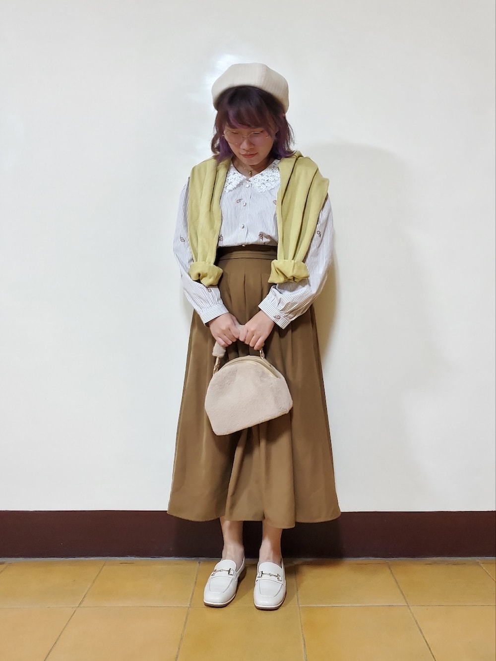 「冬コーデ、大人カジュアル、大人女子、低身長、刺繍、刺繍シャツ」｜「Lady Closetのアイテム（シャツ/ブラウス、ベージュ系）」を使った、呱呱🍯さん（レディース・152cm）の秋コーディネートの3枚目の写真