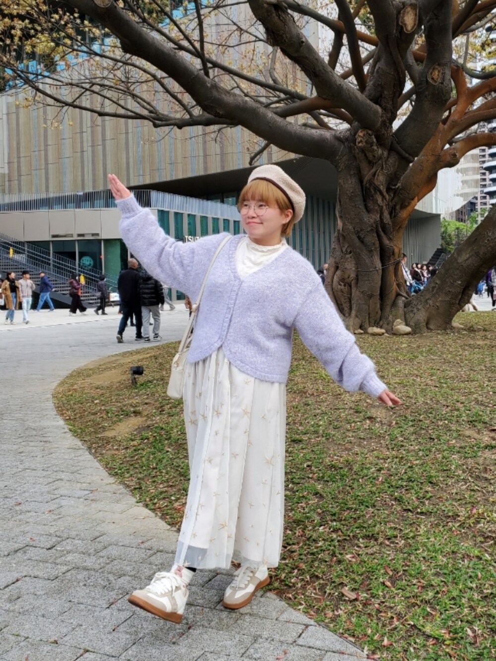 「ootd、春のおしゃ見えテクニック、街頭穿搭、休閒、復古、vintage、大人カジュアル、大人女子、刺繍、低身長、低身長コーデ」｜「Samansa Mos2の起毛ボレロニット（カーディガン/ボレロ、パープル系）」を使った、呱呱🍯さん（レディース・152cm）の春コーディネートの4枚目の写真