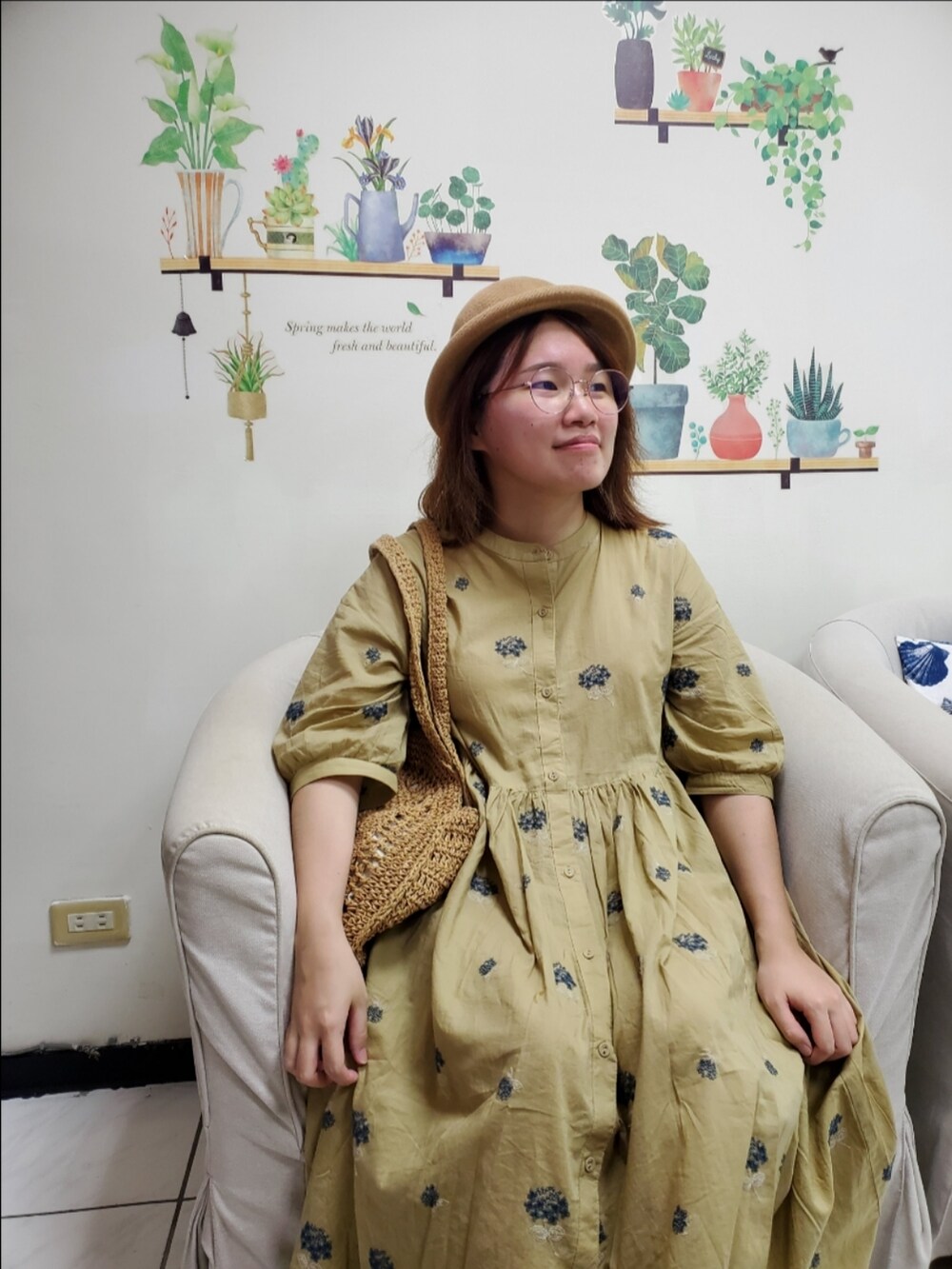 「ootd、夏、秋コーデ、街頭穿搭、大人カジュアル、大人かわいい、低身長、低身長女子、刺繍、刺繍ワンピース」｜「Tiara Tiara Goodsの小花團刺繡五分袖洋裝（シャツワンピース、イエロー系）」を使った、呱呱🍯さん（レディース・152cm）の秋コーディネートの2枚目の写真