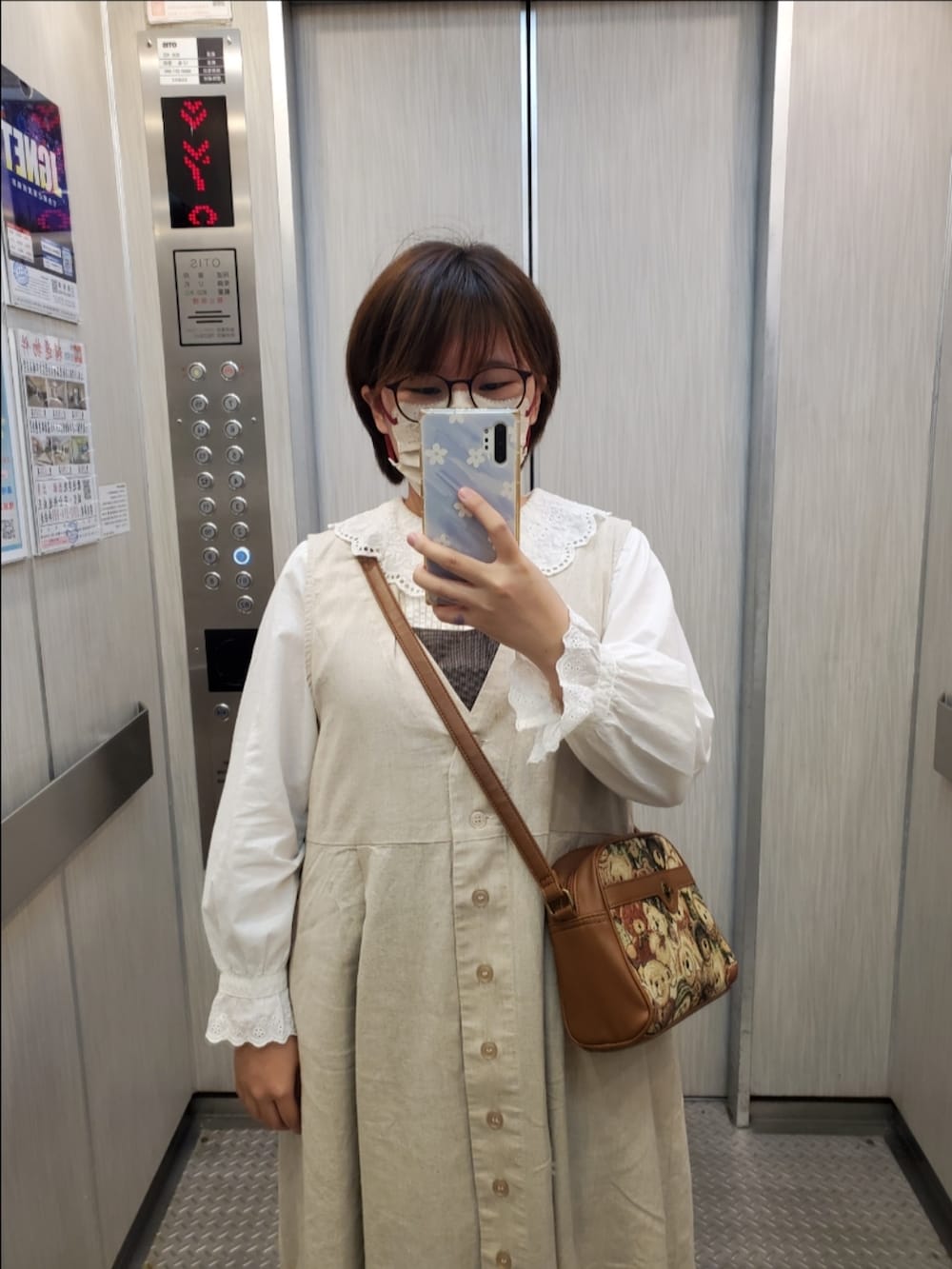 「重ね着ベストシーズン、ootd、街頭穿搭、復古、秋コーデ、vintage、大人カジュアル、大人かわいい、低身長、低身長女子、SM2、Samansa Mos2、刺繍シャツ」｜「Samansa Mos2のセットジレワンピース（ワンピース、ホワイト系）」を使った、呱呱🍯さん（レディース・152cm）の秋コーディネートの4枚目の写真