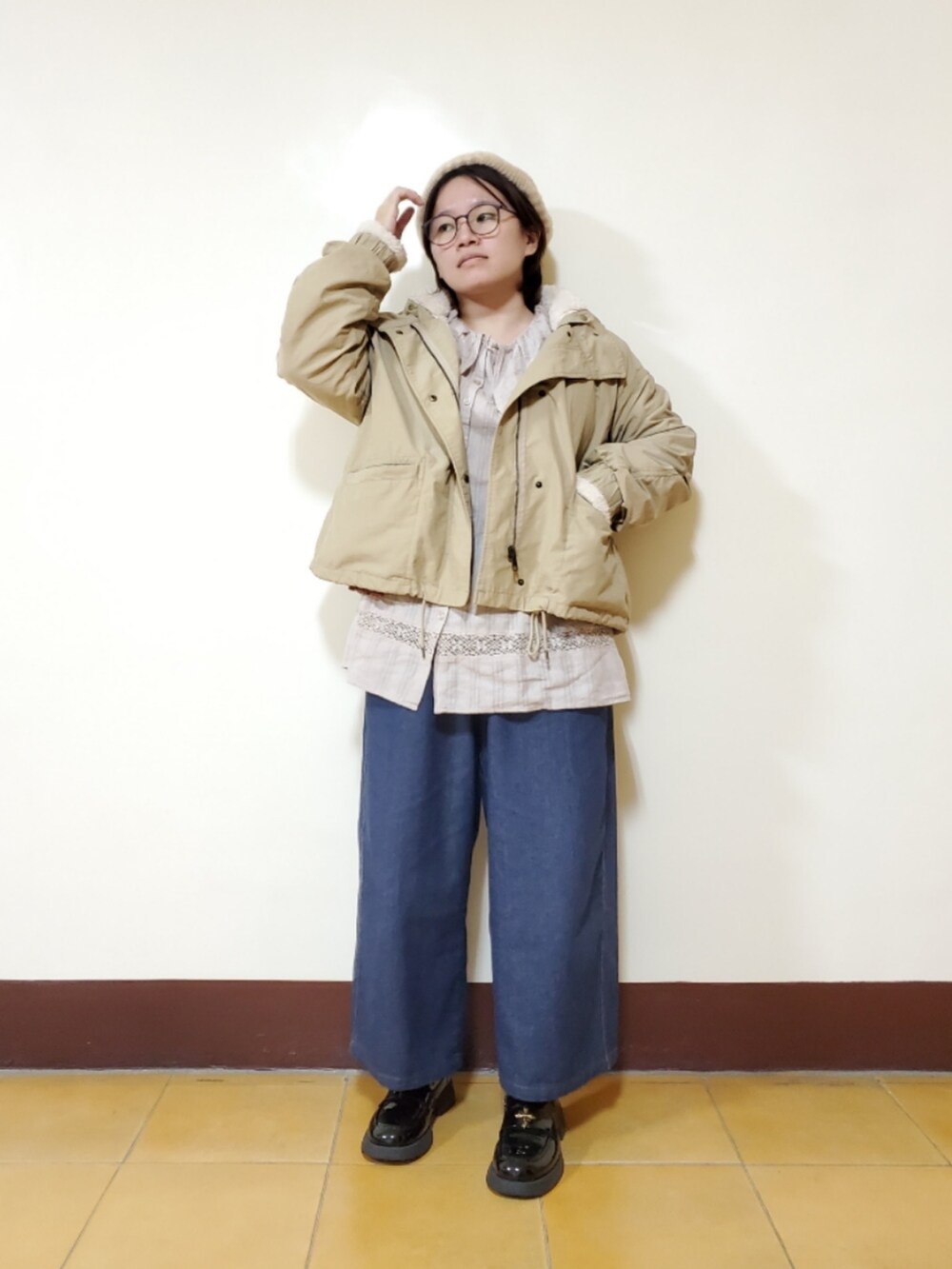 「新星WEARISTAにエントリー、ootd、街頭穿搭、休閒、秋コーデ、冬コーデ、大人カジュアル、大人かわいい、低身長、低身長コーデ、刺繍」｜「Samansa Mos2のフリル襟レースブラウス（シャツ/ブラウス、ベージュ系）」を使った、呱呱🍯さん（レディース・152cm）の冬コーディネートの2枚目の写真
