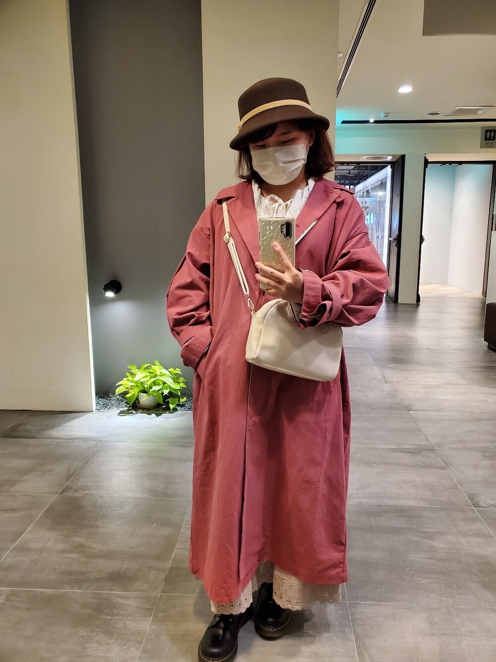 「ootd、大人カジュアル、大人コーデ、冬コーデ、低身長、低身長コーデ」｜「Samansa Mos2のステンカラータック袖コート（ステンカラーコート、ピンク系）」を使った、呱呱🍯さん（レディース・152cm）の秋コーディネートの5枚目の写真