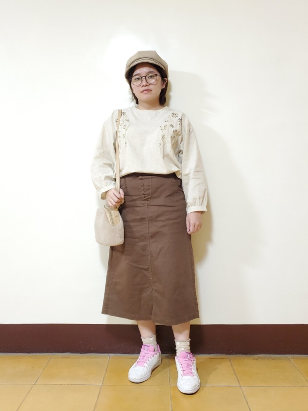 「ootd、新星WEARISTAにエントリー、休閒、復古、大人カジュアル、大人女子、低身長、低身長女子、同系色コーデ、刺繍、刺繍シャツ」｜「CLOUDNINEのアイテム（トップス、ベージュ系）」を使った、呱呱🍯さん（レディース・152cm）の冬コーディネートの2枚目の写真