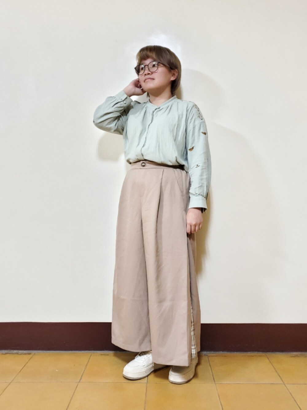 「ootd、街頭穿搭、復古、vintage、大人カジュアル、大人コーデ、低身長、低身長コーデ、切り替え、刺繍、刺繍シャツ」｜「POU DOU DOUのとりと草木袖刺繍ブラウス（シャツ/ブラウス、グリーン系）」を使った、呱呱🍯さん（レディース・152cm）の春コーディネートの2枚目の写真