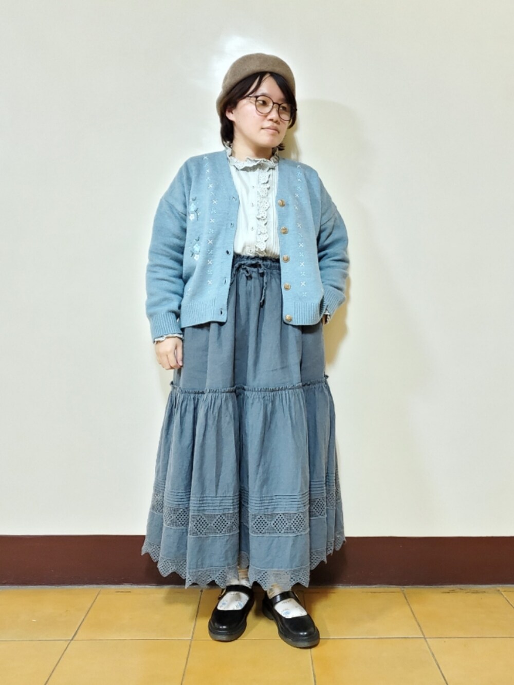 「似合うラボに行こう、ootd、街頭穿搭、復古、休閒、大人カジュアル、大人女子、低身長、低身長コーデ」｜「POONEのアイテム（ニット/セーター、ブルー系）」を使った、呱呱🍯さん（レディース・152cm）の春コーディネートの2枚目の写真