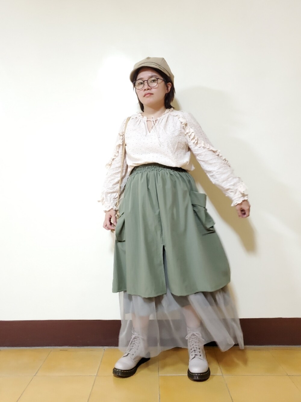 「新星WEARISTAにエントリー、ootd、街頭穿搭、大人カジュアル、大人女子、低身長、低身長女子、刺繍、色合わせ」｜「COCO DEALのアイテム（シャツ/ブラウス、ベージュ系）」を使った、呱呱🍯さん（レディース・152cm）の冬コーディネートの2枚目の写真