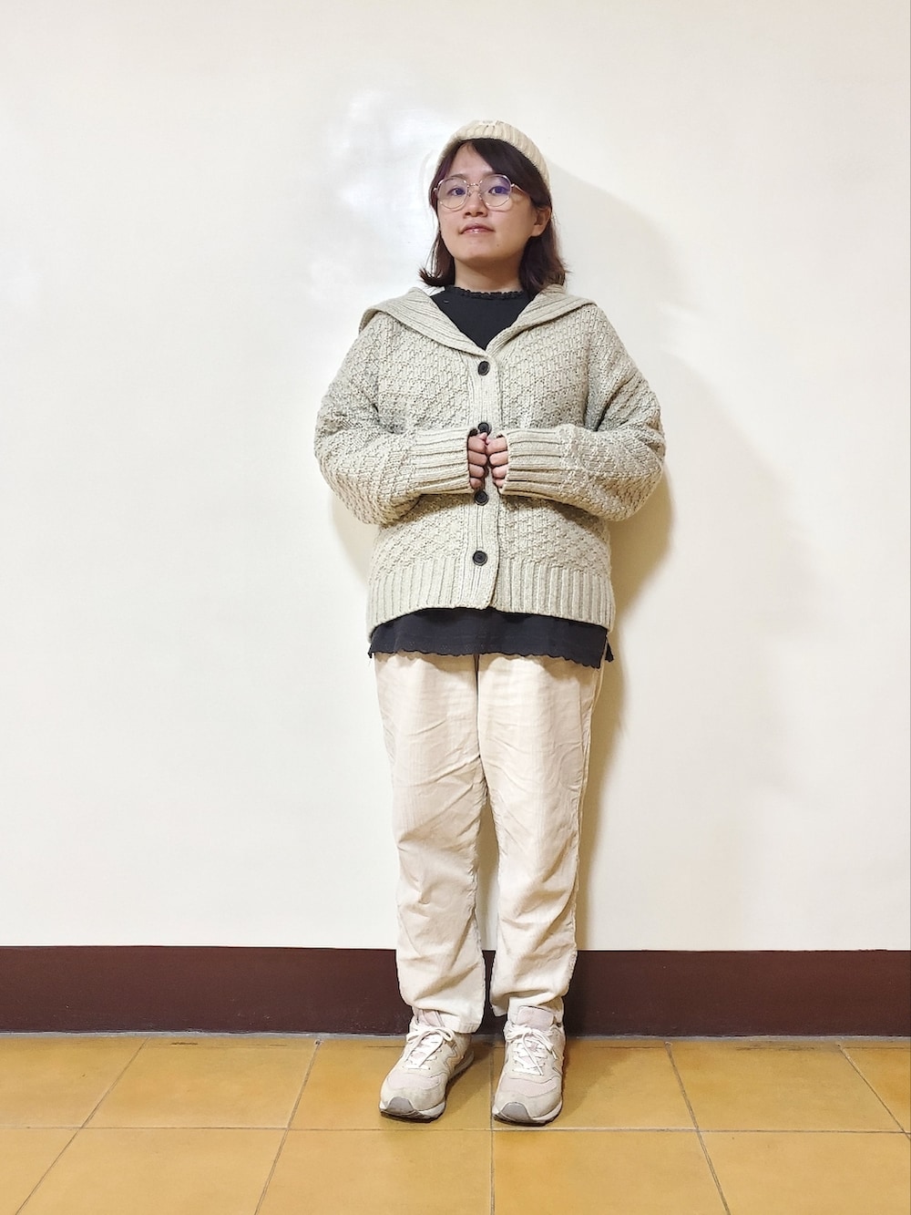 「冬コーデ、大人カジュアル、大人コーデ、低身長、低身長コーデ、ootd、街頭穿搭」｜「Samansa Mos2のパイピングショートコート（ノーカラーコート、グリーン系）」を使った、呱呱🍯さん（レディース・152cm）の冬コーディネートの4枚目の写真