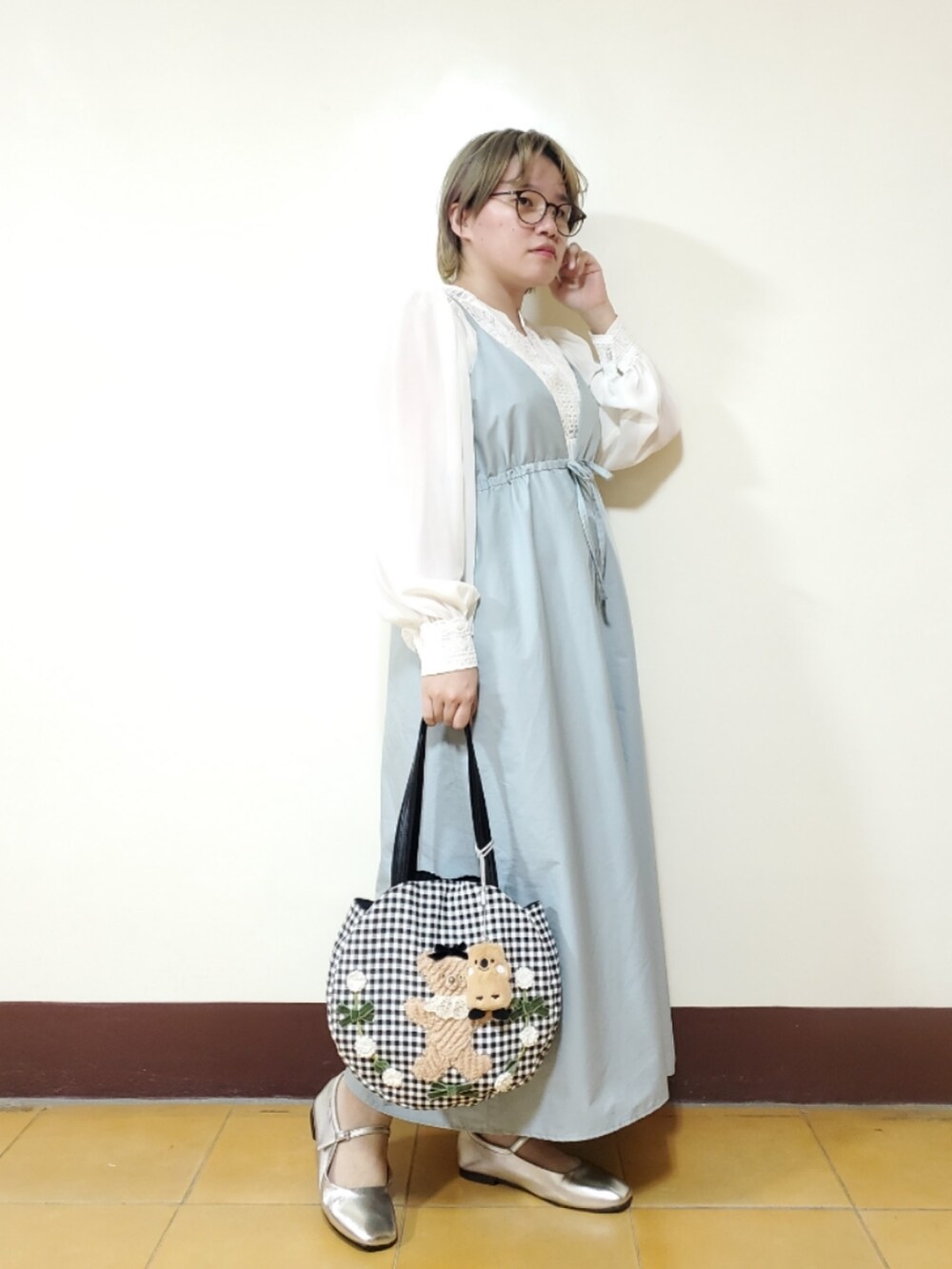 「ootd、夏、大人カジュアル、大人女子、低身長、低身長女子、刺繍、刺繍シャツ、復古、vintage、韓国ファッション」｜「Koreaのアイテム（トップス、ホワイト系）」を使った、呱呱🍯さん（レディース・152cm）の春コーディネートの3枚目の写真