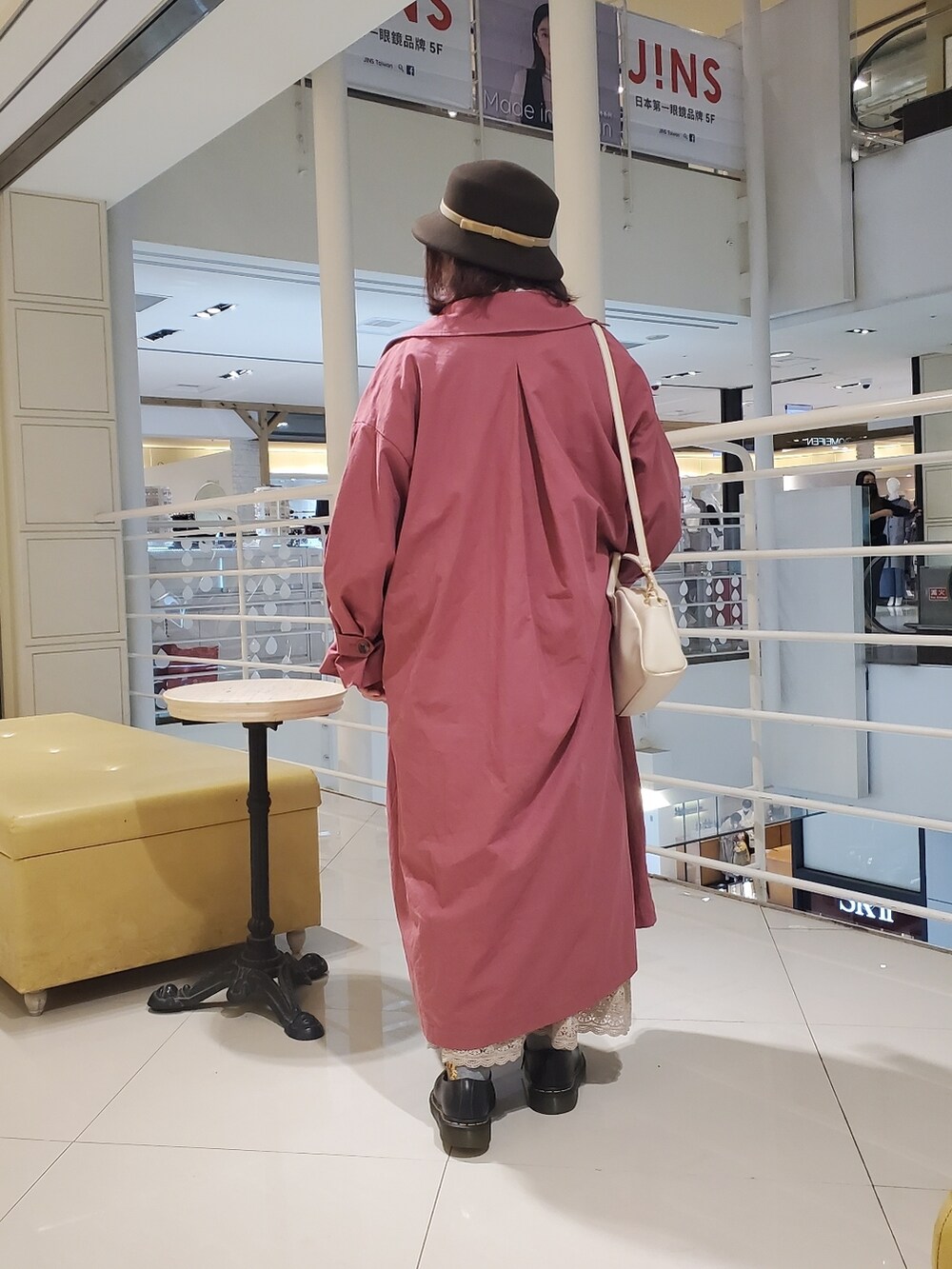 「ootd、大人カジュアル、大人コーデ、冬コーデ、低身長、低身長コーデ」｜「Samansa Mos2のステンカラータック袖コート（ステンカラーコート、ピンク系）」を使った、呱呱🍯さん（レディース・152cm）の秋コーディネートの4枚目の写真
