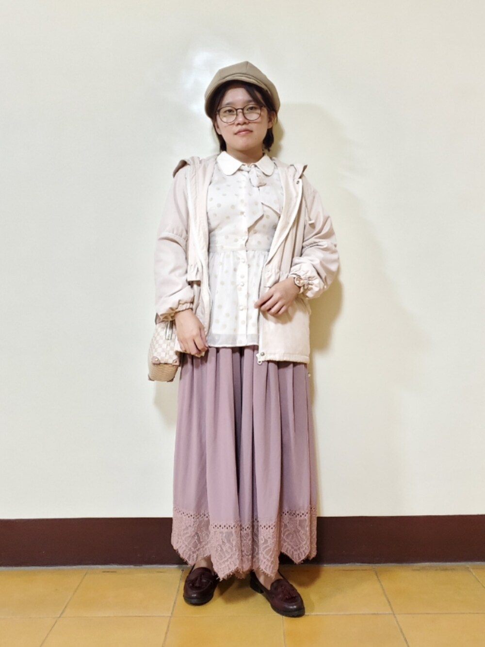 「ファッションを楽しもう、ootd、街頭穿搭、復古、vintage、秋コーデ、大人カジュアル、大人コーデ、低身長、低身長女子」｜「LERASEのLERASE ドットフロッキーボウタイブラウス（シャツ/ブラウス、ベージュ系）」を使った、呱呱🍯さん（レディース・152cm）の冬コーディネートの2枚目の写真