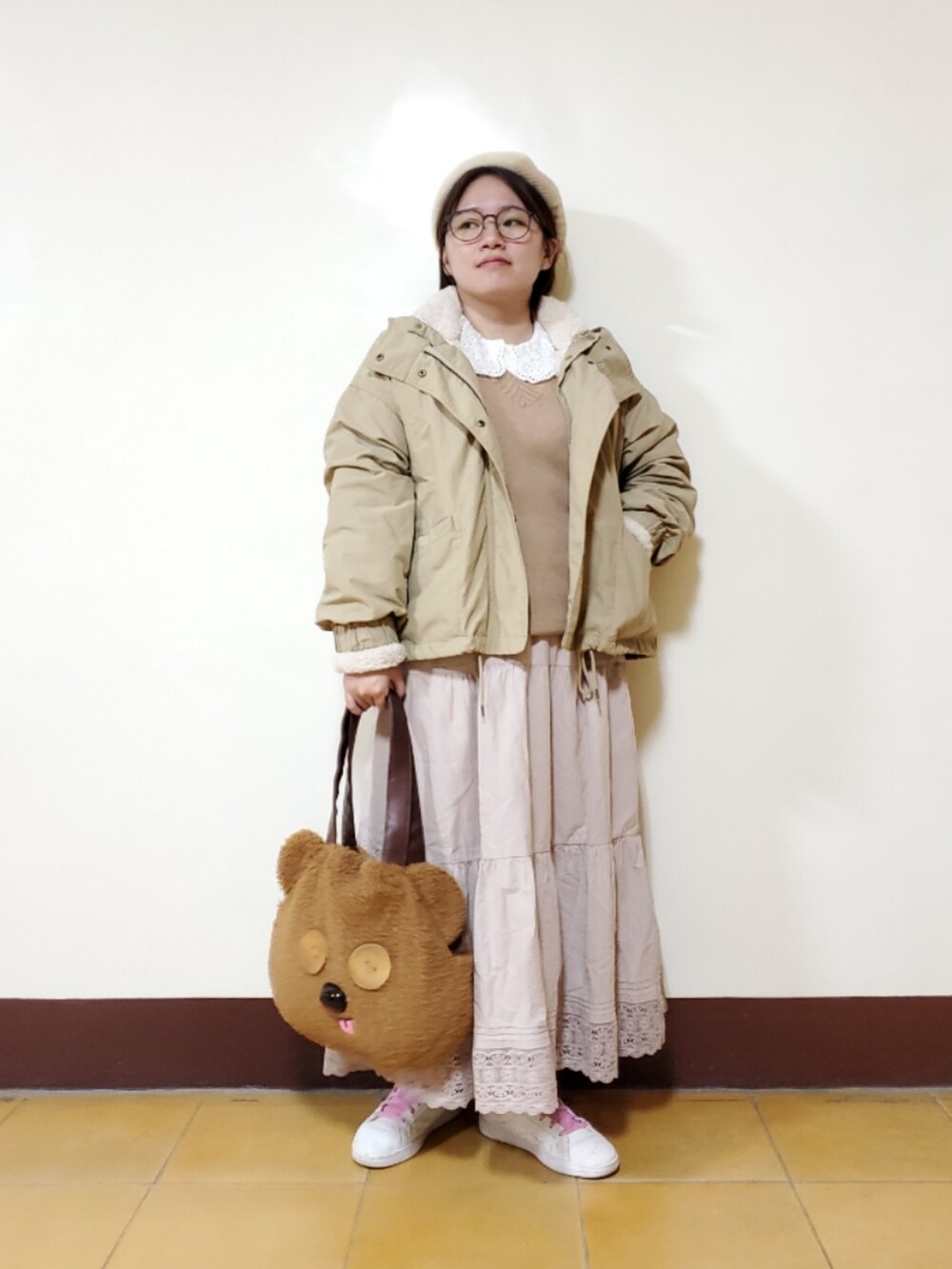「新星WEARISTAにエントリー、ootd、街頭穿搭、休閒、復古、大人カジュアル、大人かわいい、低身長、低身長コーデ、同系色コーデ」｜「Koreaのアイテム（トップス、ブラウン系）」を使った、呱呱🍯さん（レディース・152cm）の冬コーディネートの2枚目の写真