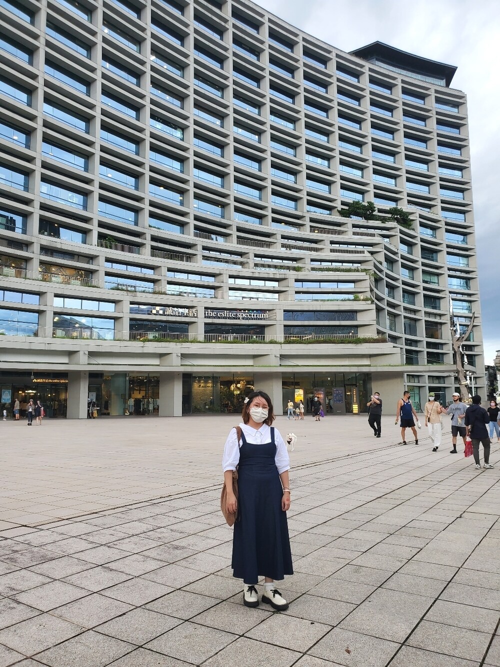 「秋コーデ、大人カジュアル、大人ヤンチャ部、低身長」｜「SLURRのデニムリボンジャンスカ（ワンピース、ブルー系）」を使った、呱呱🍯さん（レディース・152cm）の秋コーディネートの2枚目の写真