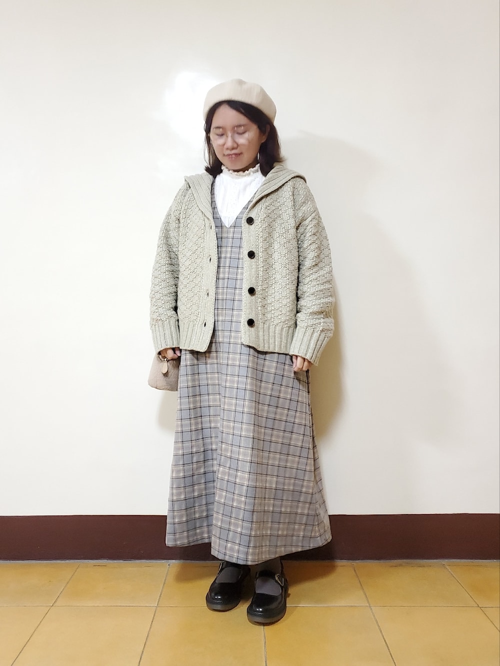 「ootd、冬コーデ、大人カジュアル、大人コーデ、大人女子、低身長、チェック柄、チェック柄ワンピース」｜「earth music&ecologyのフードショートコート ＊（その他アウター、ブルー系）」を使った、呱呱🍯さん（レディース・152cm）の冬コーディネートの3枚目の写真