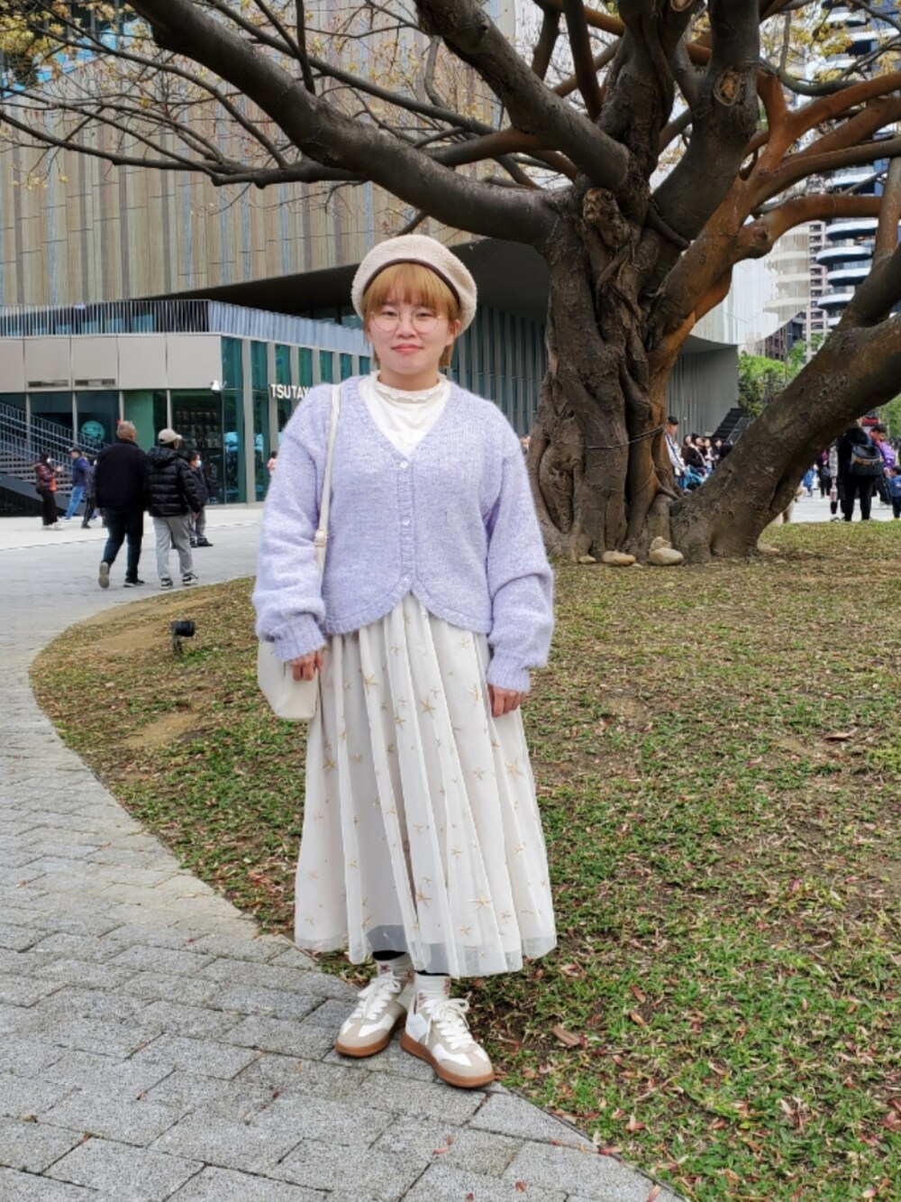 「ootd、春のおしゃ見えテクニック、街頭穿搭、休閒、復古、vintage、大人カジュアル、大人女子、刺繍、低身長、低身長コーデ」｜「Samansa Mos2の起毛ボレロニット（カーディガン/ボレロ、パープル系）」を使った、呱呱🍯さん（レディース・152cm）の春コーディネートの2枚目の写真