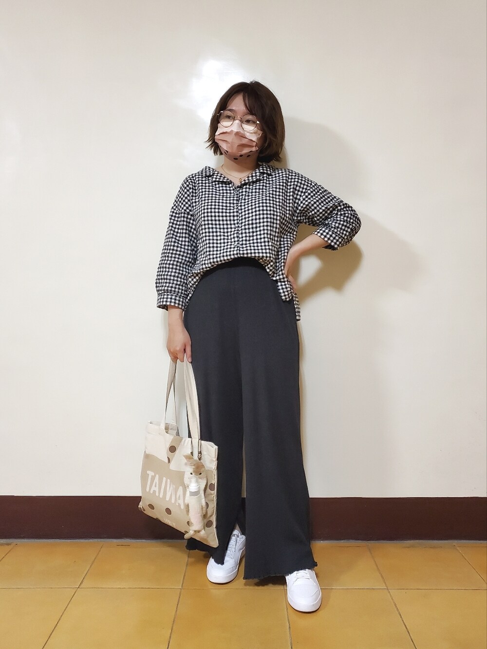 「夏コーデ、大人カジュアル、チェック柄、チェック柄に恋してる、チェック柄シャツ、黑白搭配、珍珠奶茶、Bubble Tea、韓国ファッション、韓国コーデ、低身長、低身長コーデ、Samansa Mos2」｜「Samansa Mos2のリネン混柄アソート開襟シャツ（シャツ/ブラウス、グレー系）」を使った、呱呱🍯さん（レディース・152cm）の春コーディネートの3枚目の写真