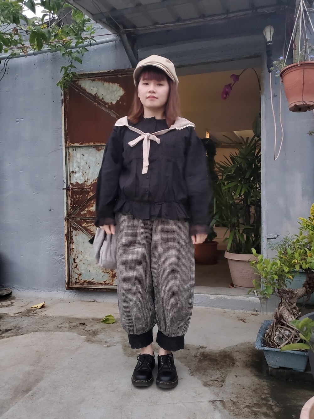 「春服デビュー宣言、春コーデ、大人カジュアル、大人かわいい、低身長、復古、vintage、休閒、Samansa Mos2」｜「Samansa Mos2のアイテム（シャツ/ブラウス、ブラック系）」を使った、呱呱🍯さん（レディース・152cm）の春コーディネートの4枚目の写真