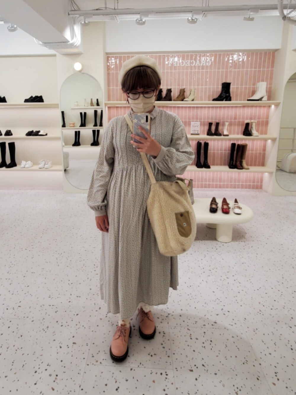 「春のNewスタイル、ootd、街頭穿搭、春コーデ、大人カジュアル、大人かわいい、低身長、低身長コーデ、花柄、花柄ワンピース」｜「Samansa Mos2の襟配色小花柄ワンピース（ワンピース、グリーン系）」を使った、呱呱🍯さん（レディース・152cm）の春コーディネートの3枚目の写真