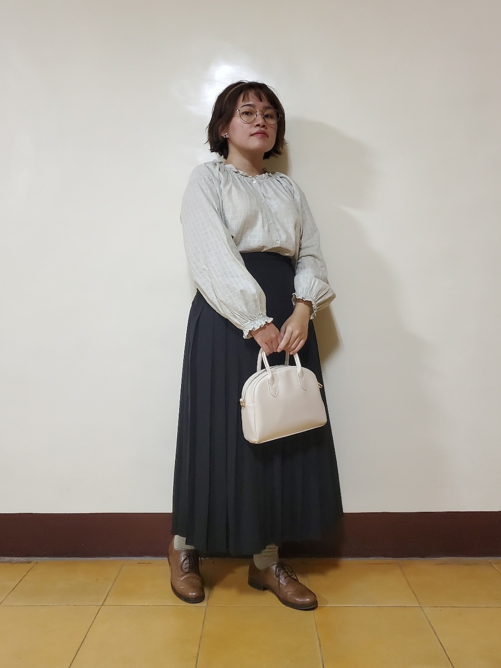 「春コーデ、夏コーデ、大人カジュアル、大人コーデ、低身長、チェック柄、チェック柄に恋してる、復古、vintage、ロンドンガール」｜「ehka sopoの無地／チェックショート丈開襟シャツ【セットアップ可】（シャツ/ブラウス、グレー系）」を使った、呱呱🍯さん（レディース・152cm）の春コーディネートの3枚目の写真