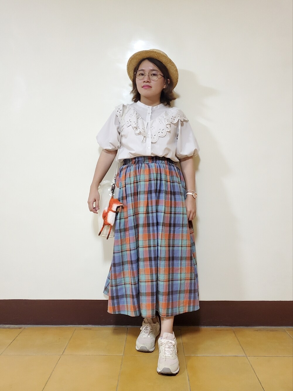 「低身長コーデ、大人カジュアル、大人かわいい、柄スカート、チェック柄、チェック柄スカート」｜「SLURRのレースフリルブラウス（シャツ/ブラウス、グレー系）」を使った、呱呱🍯さん（レディース・152cm）の秋コーディネートの2枚目の写真