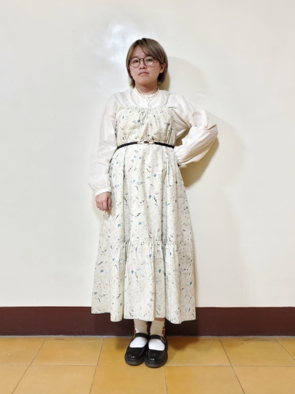 「ootd、夏、春夏コーデ、大人カジュアル、大人コーデ、低身長、低身長コーデ、花柄、花柄ワンピース」｜「POU DOU DOUのボタニカル線画キャミソールワンピース（ワンピース、ベージュ系）」を使った、呱呱🍯さん（レディース・152cm）の夏コーディネートの2枚目の写真