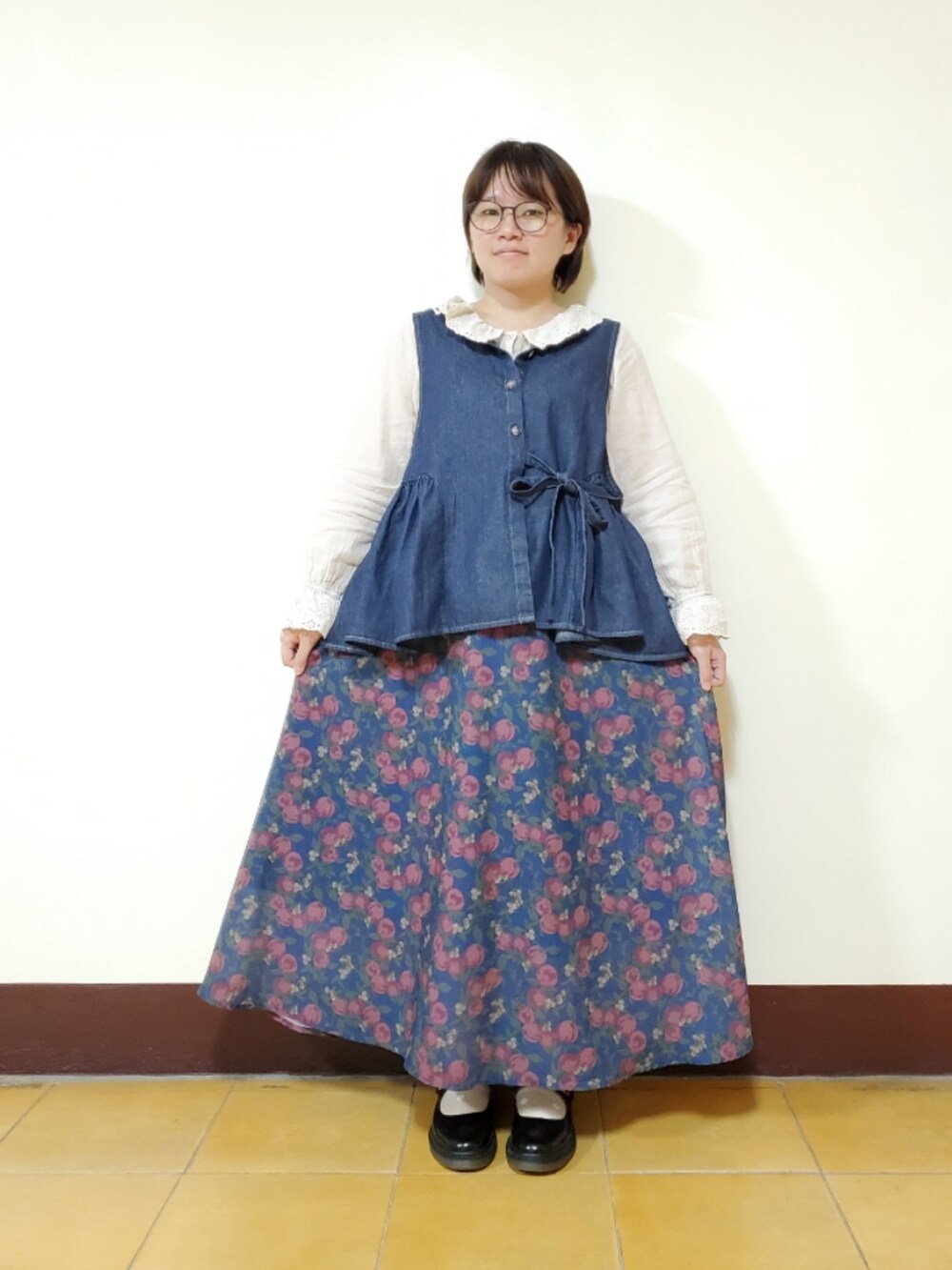 「ootd、街頭穿搭、休閒、復古、大人カジュアル、大人かわいい、低身長、低身長コーデ、秋コーデ、着回しコーデ、Samansa Mos2」｜「Samansa Mos2の綿ドビーレースブラウス（シャツ/ブラウス、ホワイト系）」を使った、呱呱🍯さん（レディース・152cm）の秋コーディネートの4枚目の写真