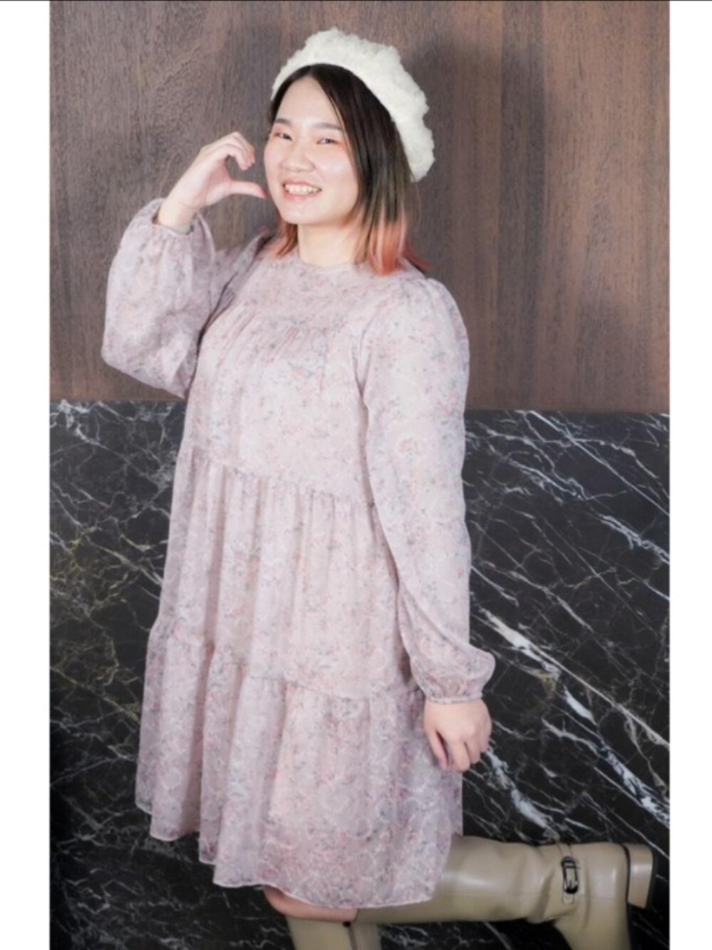 「チェック、ショルダーバッグ、リボン、デニムシャツ、ハーフパンツ、春コーデ、花柄、花柄ワンピース、韓国ファッション、大人かわいい、低身長コーデ」｜「JUPITERのアイテム（ダッフルコート、ホワイト系）」を使った、呱呱🍯さん（レディース・152cm）の春コーディネートの2枚目の写真