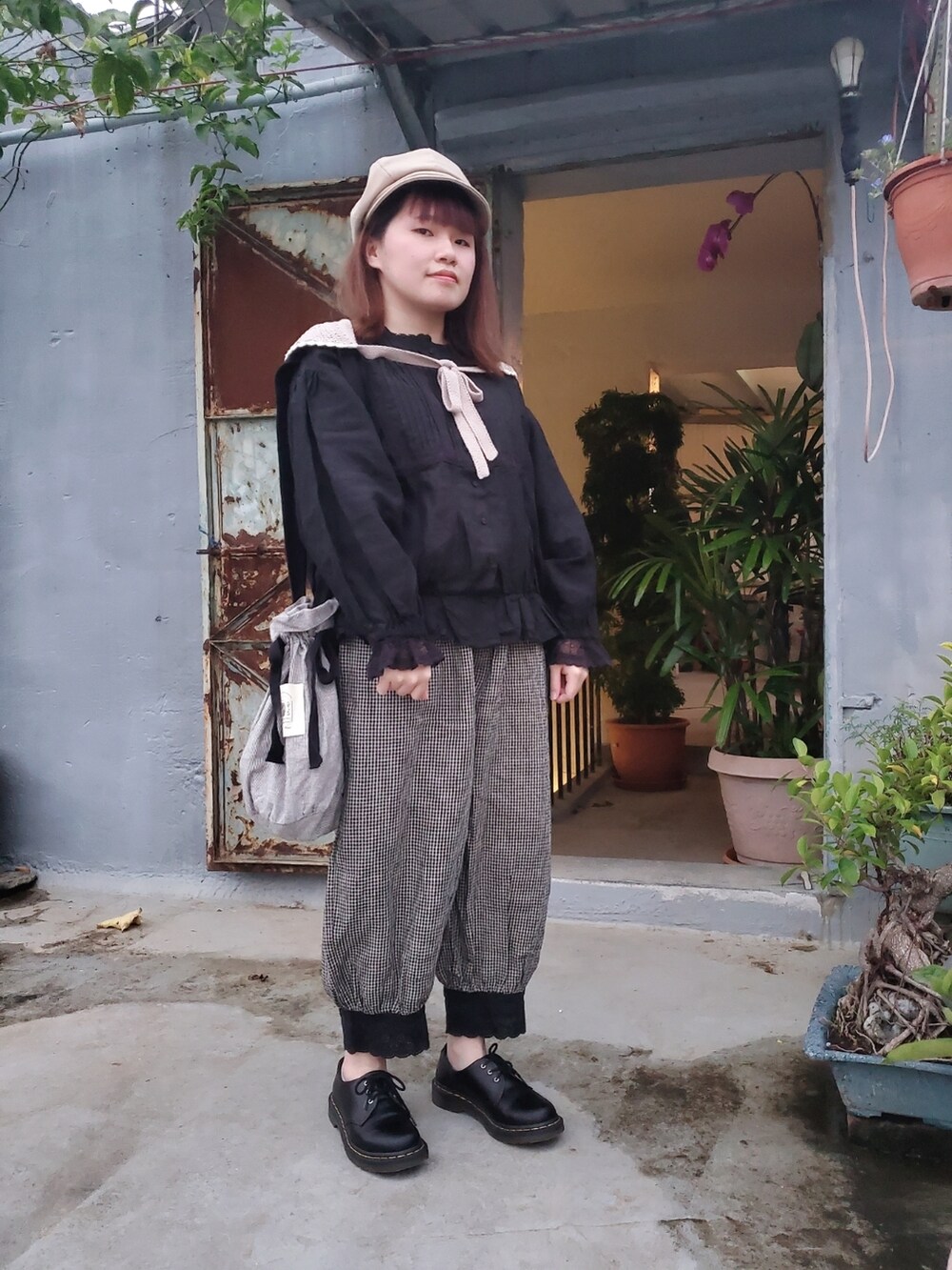 「春服デビュー宣言、春コーデ、大人カジュアル、大人かわいい、低身長、復古、vintage、休閒、Samansa Mos2」｜「Samansa Mos2のアイテム（シャツ/ブラウス、ブラック系）」を使った、呱呱🍯さん（レディース・152cm）の春コーディネートの3枚目の写真