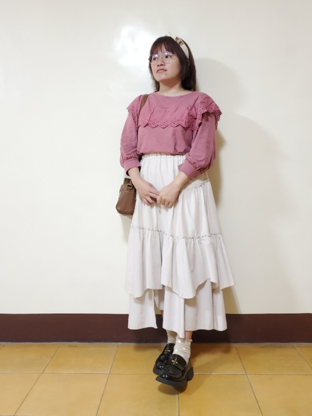 「ootd、夏、夏コーデ、大人カジュアル、大人女子、低身長、刺繍シャツ」｜「Samansa Mos2のフリルレースカットソー（Tシャツ/カットソー、ピンク系）」を使った、呱呱🍯さん（レディース・152cm）の夏コーディネートの3枚目の写真