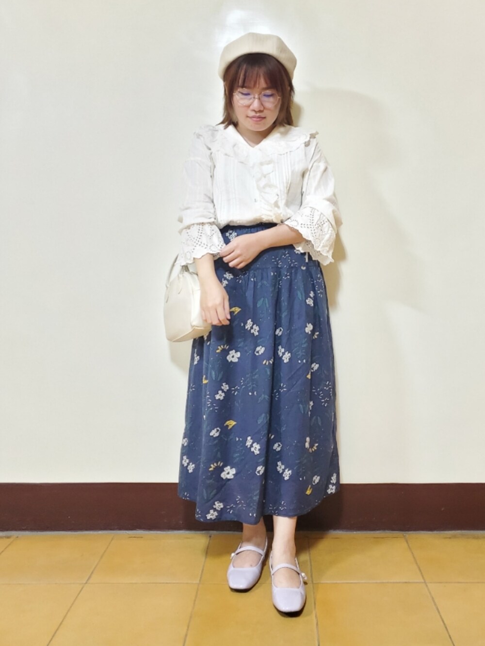 「このスタイルがお気に入り、ootd、夏、街頭穿搭、復古、大人カジュアル、大人かわいい、低身長、刺繍、花柄」｜「Samansa Mos2の綿ドビースカラップレースブラウス（シャツ/ブラウス、ホワイト系）」を使った、呱呱🍯さん（レディース・152cm）の夏コーディネートの2枚目の写真