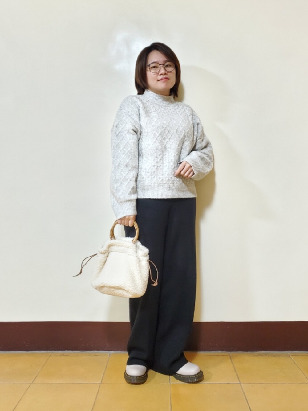 「新星WEARISTAにエントリー、ootd、街頭穿搭、休閒、大人カジュアル、大人コーデ、低身長、低身長コーデ、冷色系、冬コーデ」｜「POU DOU DOUの地柄ニットプルオーバー（ニット/セーター、グレー系）」を使った、呱呱🍯さん（レディース・152cm）の冬コーディネートの4枚目の写真