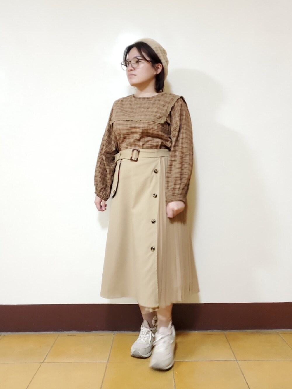 「新星WEARISTAにエントリー、ootd、街頭穿搭、復古、大人カジュアル、大人コーデ、低身長、低身長女子、切り替え、切り替えスカート」｜「ehka sopoのチェック柄レース衿ブラウス（シャツ/ブラウス、イエロー系）」を使った、呱呱🍯さん（レディース・152cm）の冬コーディネートの2枚目の写真