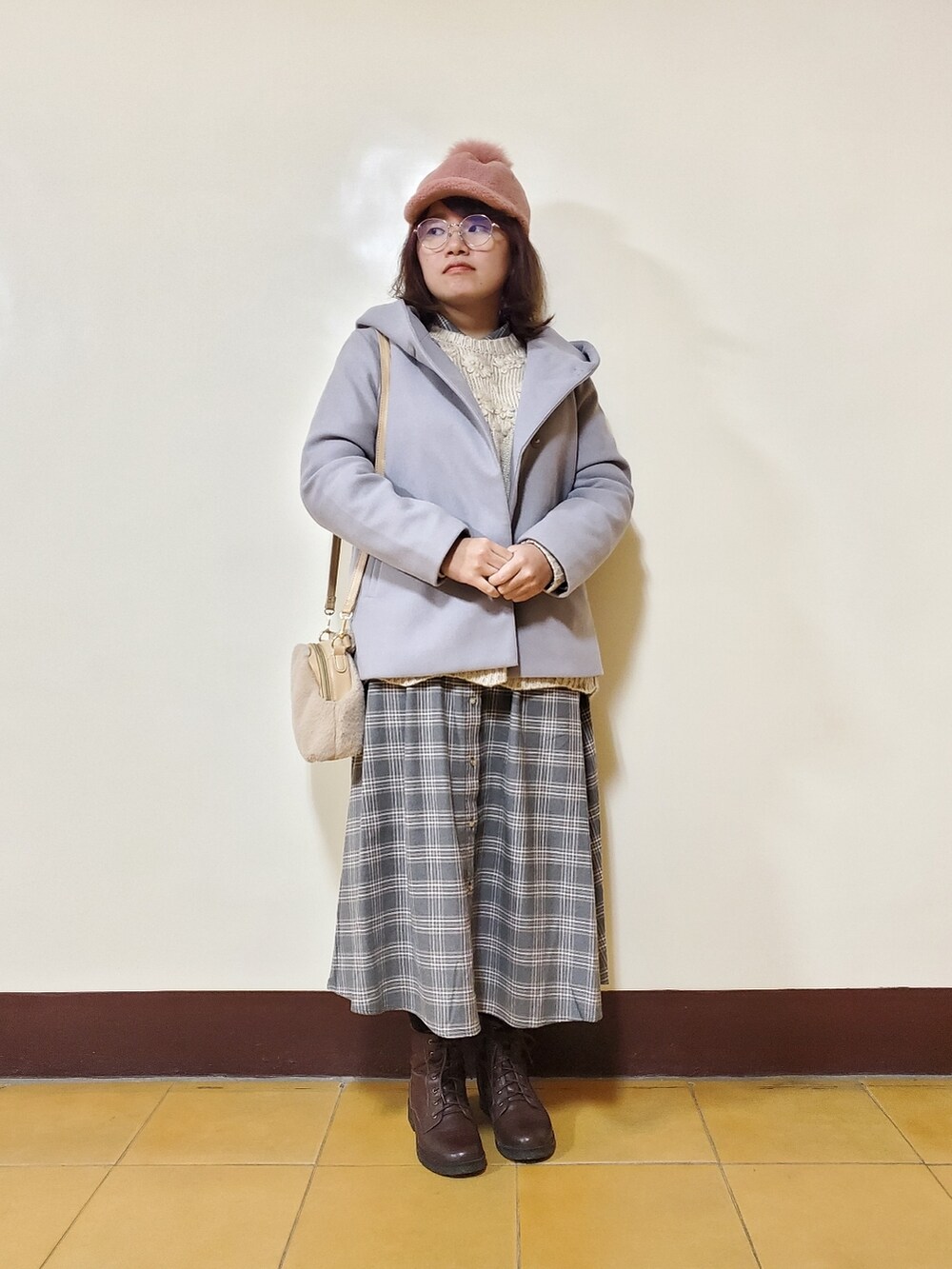「ootd、大人カジュアル、大人女子、低身長、刺繍、チェック柄、冬コーデ」｜「Samansa Mos2の刺繍ニット（ニット/セーター、ホワイト系）」を使った、呱呱🍯さん（レディース・152cm）の冬コーディネートの2枚目の写真