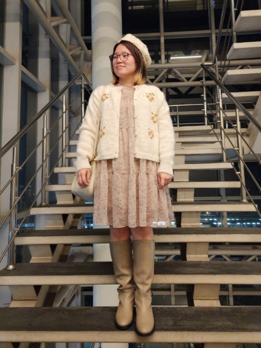「春めき満開コーデ、ジャケット、テーラードジャケット、スポーツミックス、古着MIX、春コーデ、ootd、大人カジュアル、大人コーデ、低身長、低身長コーデ、韓国ファッション」｜「Handmadeのアイテム（ハンチング/ベレー帽、ホワイト系）」を使った、呱呱🍯さん（レディース・152cm）の春コーディネートの3枚目の写真