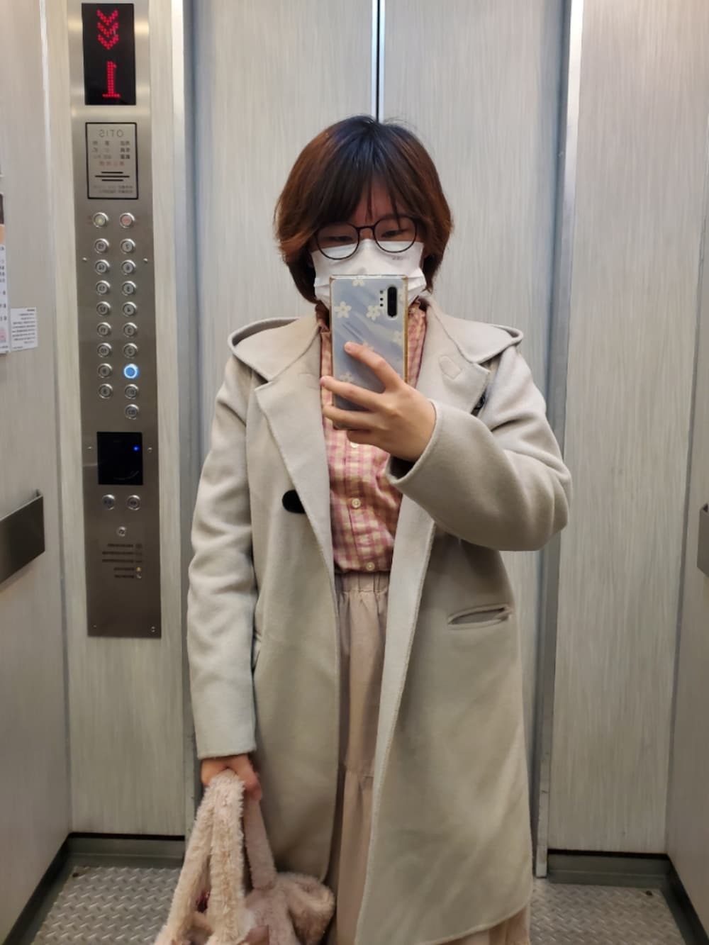 「冬を彩る色いろコーデ、ootd、街頭穿搭、休閒、大人カジュアル、大人コーデ、低身長、低身長女子、大人かわいい、Samansa Mos2」｜「Samansa Mos2のギンガムチェック襟フリルブラウス（シャツ/ブラウス、ピンク系）」を使った、呱呱🍯さん（レディース・152cm）の冬コーディネートの3枚目の写真