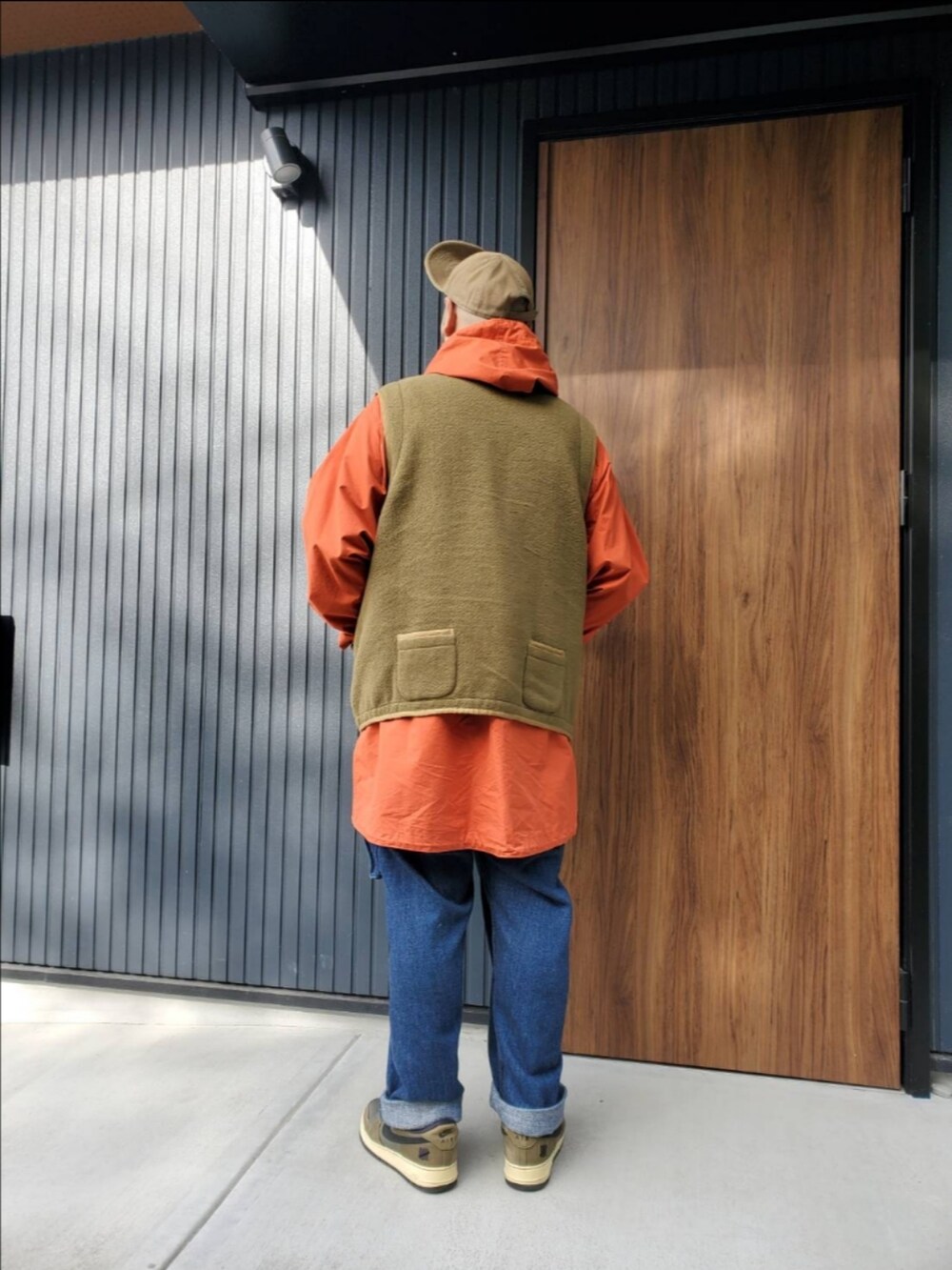 「NIGEL CABOURN、ナイジェルケーボン、オーバーオール」|「Nigel Cabournのアイテム(キャップ、グリーン系)」を使った、ゃまさん(メンズ・183cm)の春コーディネートの2枚目の写真