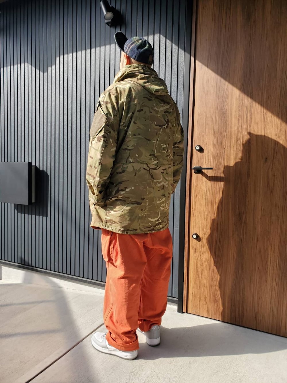 「NIGEL CABOURN、オーバーオール、ミリタリー」｜「Nigel Cabournのアイテム（キャップ、その他）」を使った、ゃまさん（メンズ・183cm）の冬コーディネートの2枚目の写真