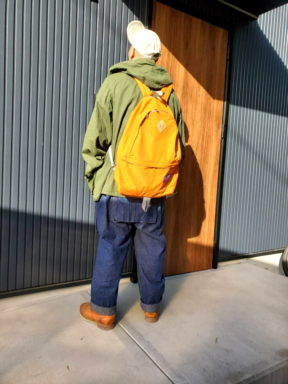 「NIGEL CABOURN、ナイジェルケーボン、ハックニーユニオンワークハウス、HACKNEY UNION WORKHOUSE、オーバーオール、Nigel Cabourn」|「Nigel Cabournのアイテム(キャップ、ホワイト系)」を使った、ゃまさん(メンズ・183cm)の秋コーディネートの2枚目の写真