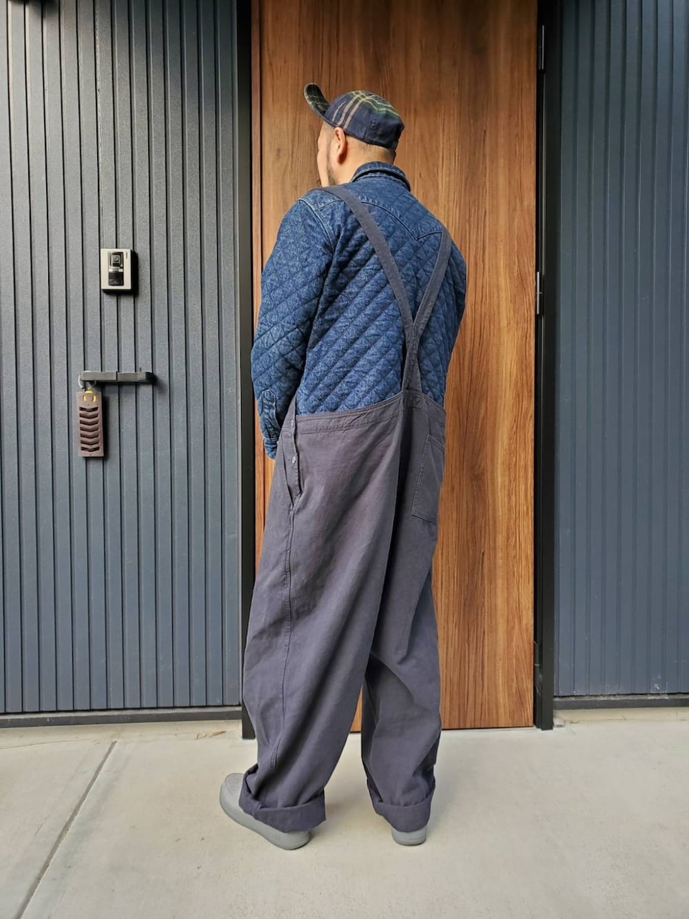 「NIGEL CABOURN、ナイジェルケーボン、ミリタリー、wiper、オーバーオール」｜「Nigel Cabournのアイテム（キャップ、グリーン系）」を使った、ゃまさん（メンズ・183cm）の春コーディネートの4枚目の写真