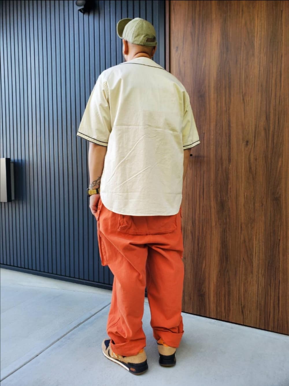 「NIGEL CABOURN、ナイジェルケーボン、オーバーオール」｜「Nigel Cabournの　Nigel Cabourn　メカニックキャップ（キャップ、グリーン系）」を使った、ゃまさん（メンズ・183cm）の春コーディネートの2枚目の写真