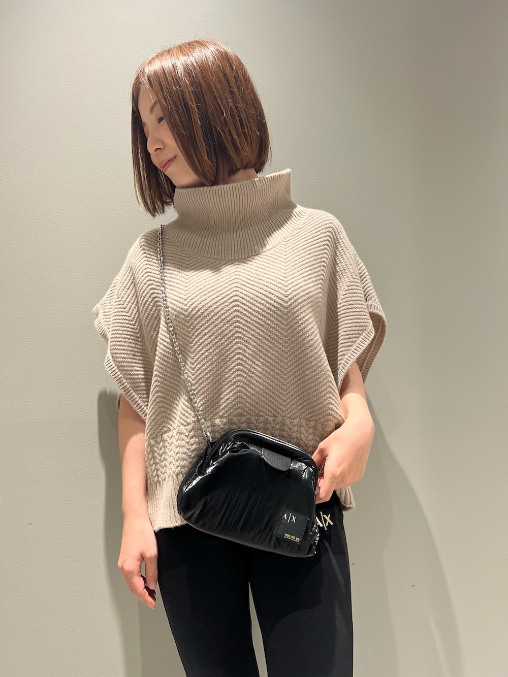 「大人カジュアル、ブラウン、armaniexchange、アルマーニエクスチェンジ、AXchanger、AXchange、ニット、ベスト、レギンス、秋服準備はじめました、厚底シューズ、ビッグシルエット、ローファー、ブラック、ショルダーバッグ」｜Manapiさん（レディース・151cm）の夏コーディネートの2枚目の写真