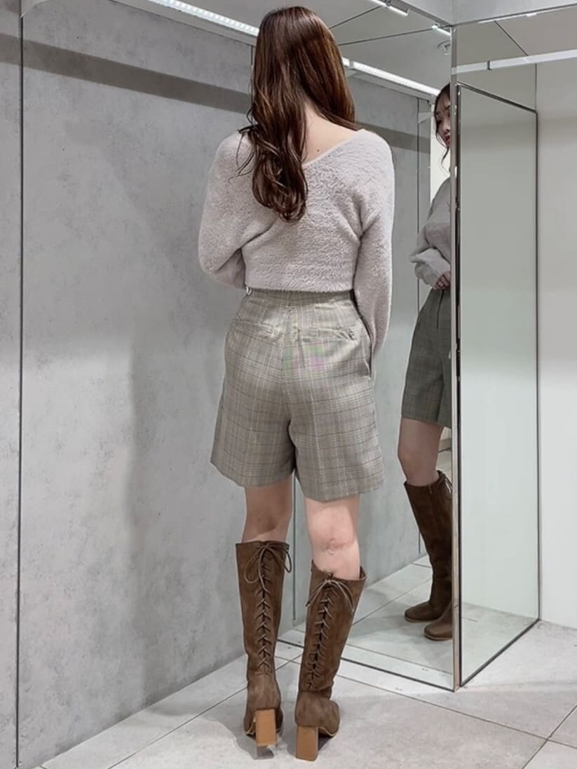 その他のテーラードジャケット、その他のテーラードジャケット、その他のその他パンツを着用したレディースの秋コーディネートの6枚目の写真