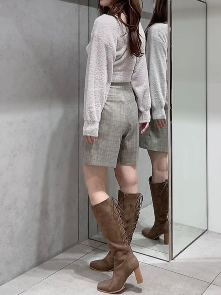 その他のテーラードジャケット、その他のテーラードジャケット、その他のその他パンツを着用したレディースの秋コーディネートの5枚目の写真