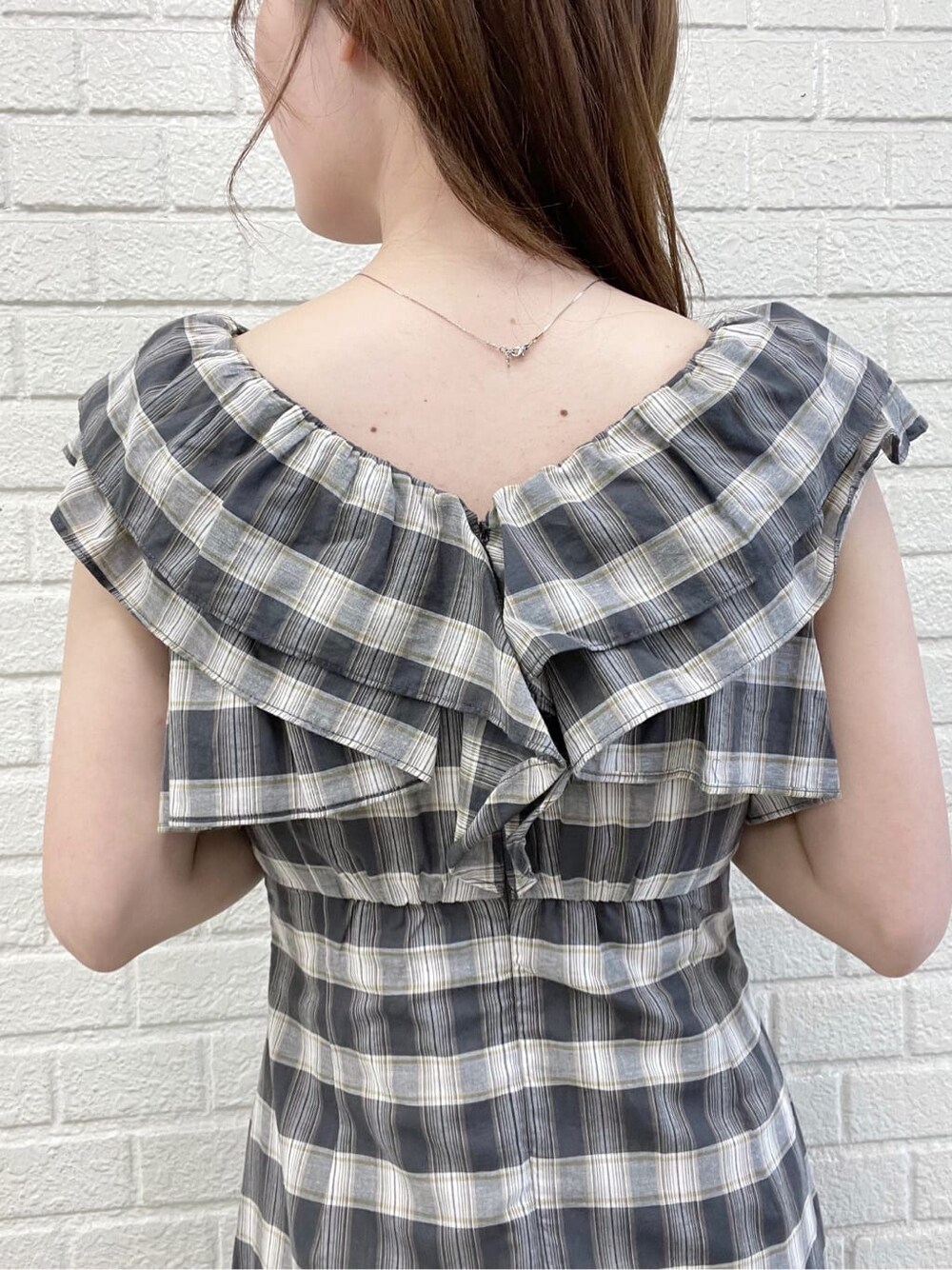 その他のサンダル、その他のワンピースを着用したレディースの春コーディネートの6枚目の写真