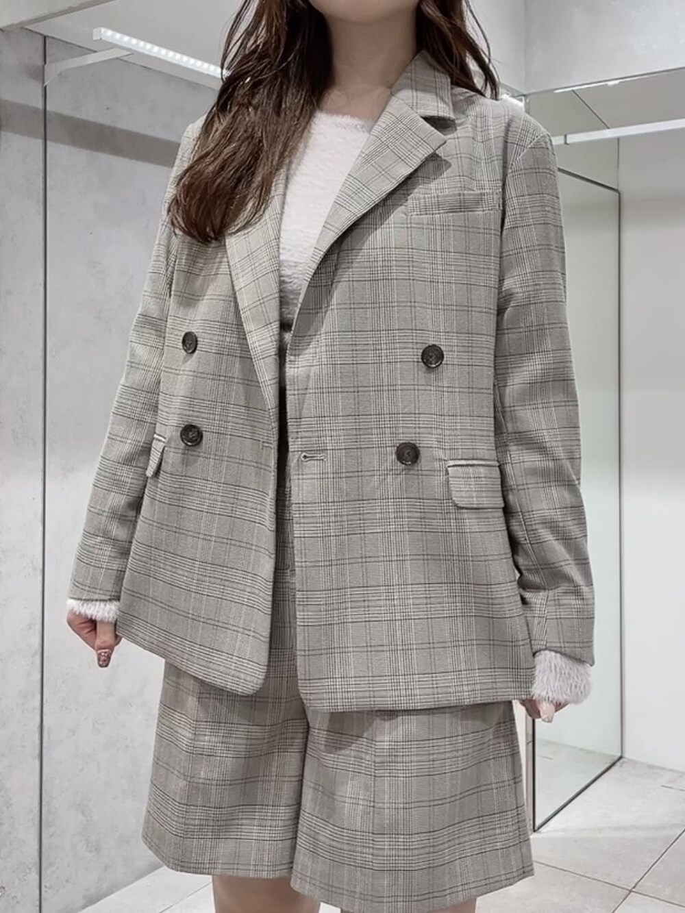 その他のテーラードジャケット、その他のテーラードジャケット、その他のその他パンツを着用したレディースの秋コーディネートの9枚目の写真