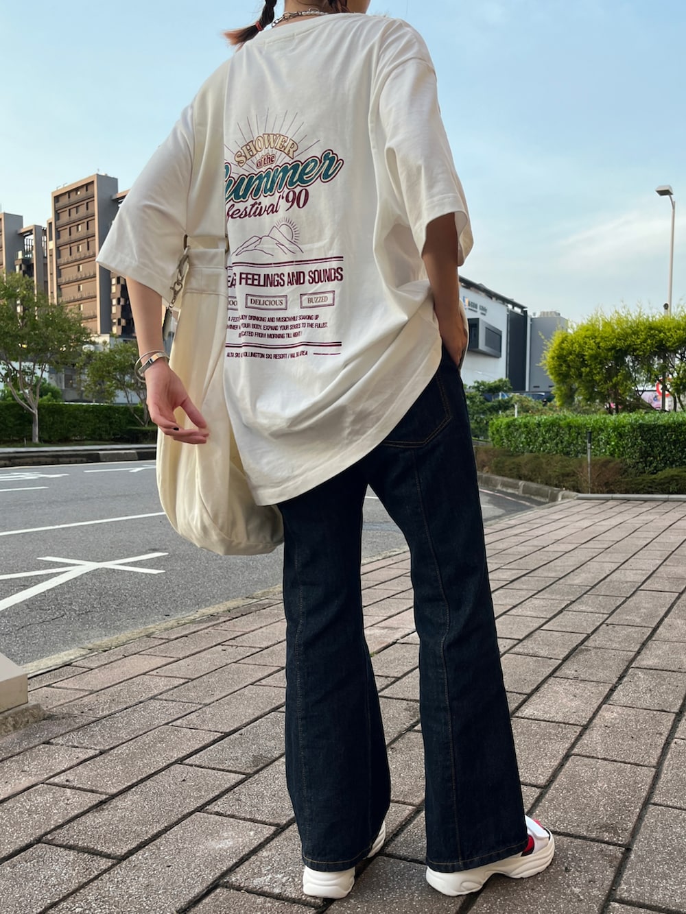 「GUのアイテム（サンダル、ホワイト系）」を使った、ORiさん（レディース・158cm）の秋コーディネートの3枚目の写真