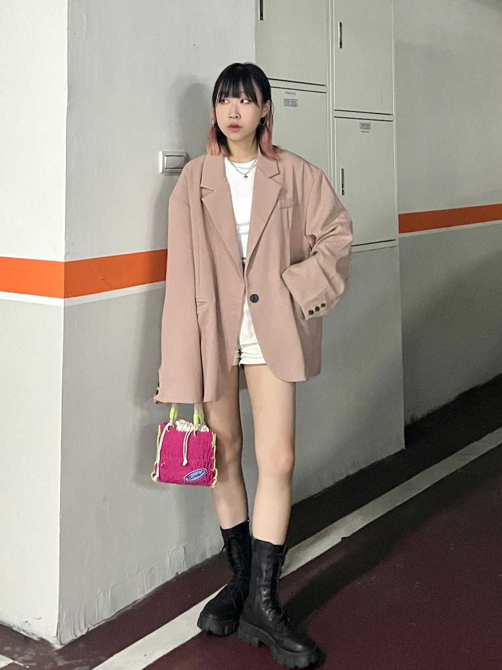 「no brandのアイテム（テーラードジャケット、ピンク系）」を使った、ORiさん（レディース・158cm）の夏コーディネートの2枚目の写真