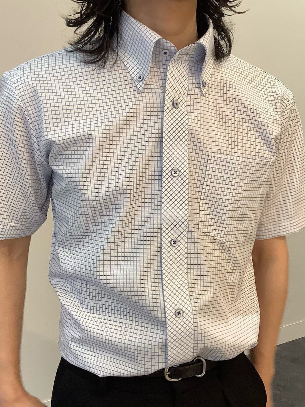 BRICK HOUSE シャツ工房 福井フェアモール店さんの「超形態安定ノーアイロン ボタンダウン 半袖ビジネスワイシャツ（TOKYO SHIRTS）」を使ったコーディネートの2枚目の写真